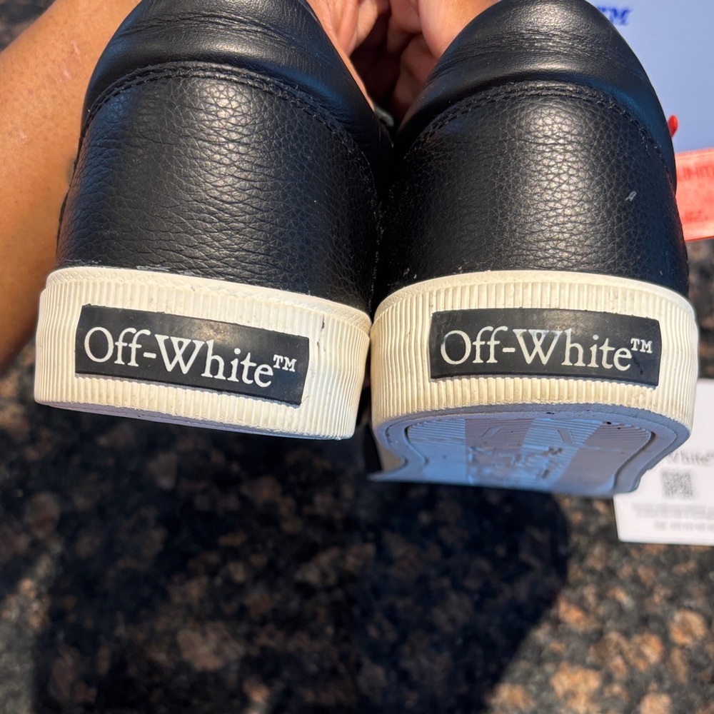 Off-White Black Leather Low-Top Sneakers with White Arrow Accent - Picture 2 of 9